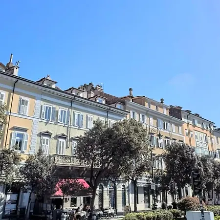 Aqua Riva Apartment